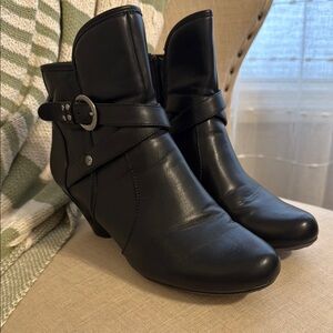 Yuu Black Ankle Boots with Sleek Finish and Stylish Buckle
